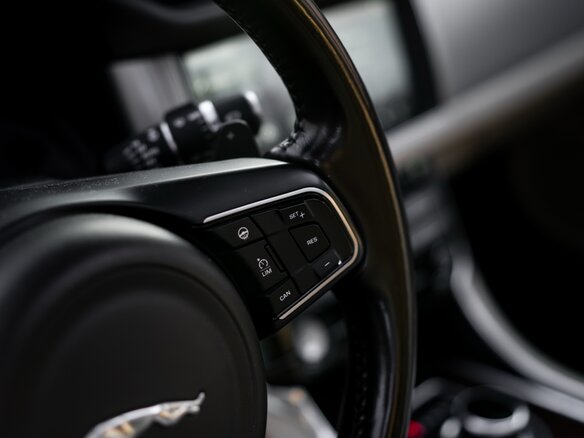 2016 Jaguar XF II, чёрный, 1890000 рублей - вид 19