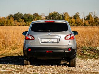 2012 Nissan Qashqai I Рестайлинг, серебристый, 830000 рублей, вид 4