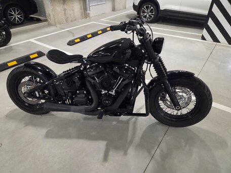 2022 Harley-Davidson Street Bob, чёрный, 1400000 рублей, вид 2