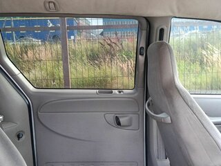 2001 Chrysler Voyager IV, серебристый, 300000 рублей, вид 3