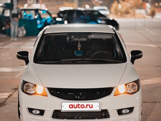 2010 Honda Civic VIII Рестайлинг, белый, 950000 рублей, вид 2
