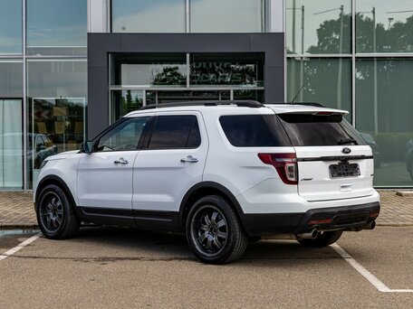 2015 Ford Explorer V, белый, 1435000 рублей, вид 4