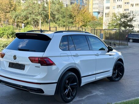 2021 Volkswagen Tiguan II Рестайлинг, белый, 2950000 рублей, вид 4