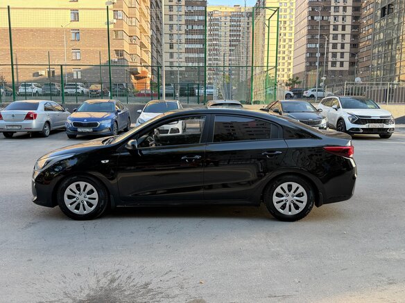 2017 Kia Rio IV, чёрный, 1199000 рублей - вид 1
