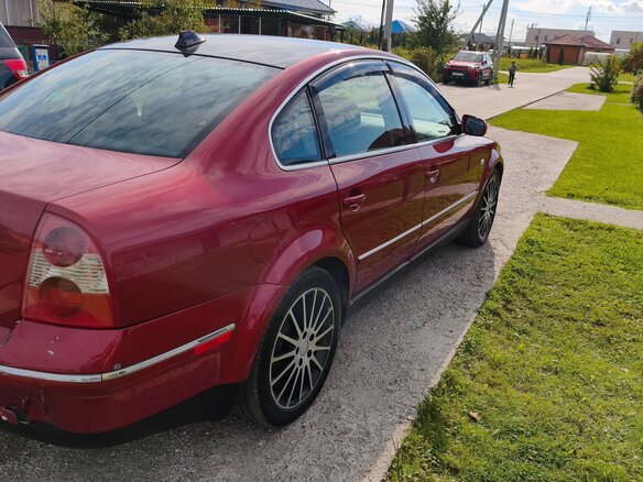 2003 Volkswagen Passat B5 Рестайлинг, красный - вид 2