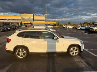 2013 BMW X1 18i I (E84) Рестайлинг, белый, 900000 рублей, вид 3