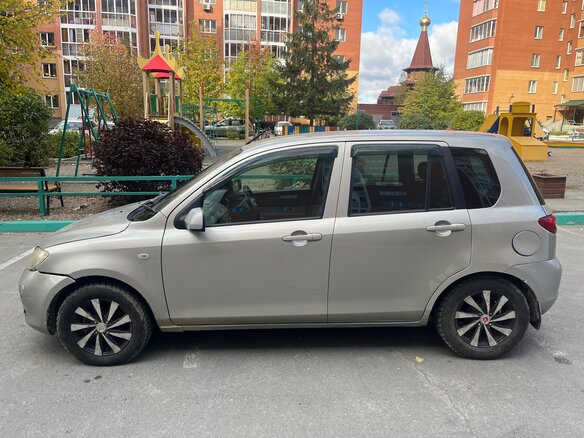 2005 Mazda Demio II (DY), серый, 135000 рублей - вид 3