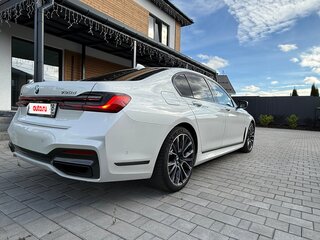 2021 BMW 7 серии 730d xDrive VI (G11/G12) Рестайлинг, белый, 6000000 рублей, вид 4