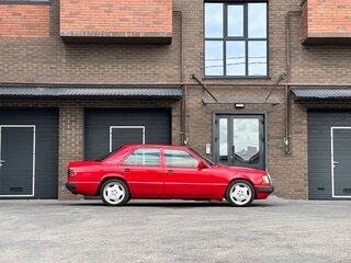 1990 Mercedes-Benz W124 230, красный, 500000 рублей, вид 1