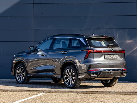 2024 Changan CS75 Plus III, серый, 2395000 рублей - вид 3