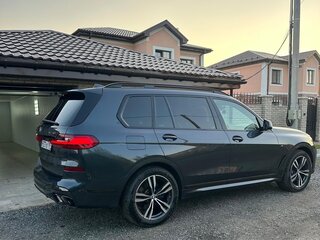 2021 BMW X7 40i I (G07), серый, 6900000 рублей, вид 2
