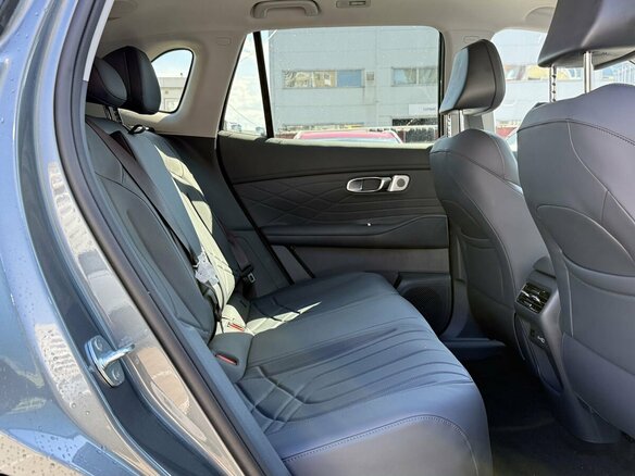 2026 Geely EX5 Гибрид EM-i, серебристый, 3974990 рублей - вид 18