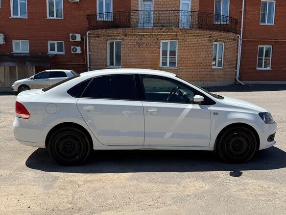 2014 Volkswagen Polo V, белый, 690000 рублей - вид 3