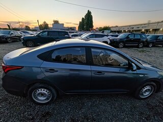 2018 Hyundai Solaris II, серый, 882000 рублей, вид 3