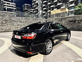 2015 Toyota Camry VII (XV50) Рестайлинг, чёрный, 1890000 рублей, вид 4
