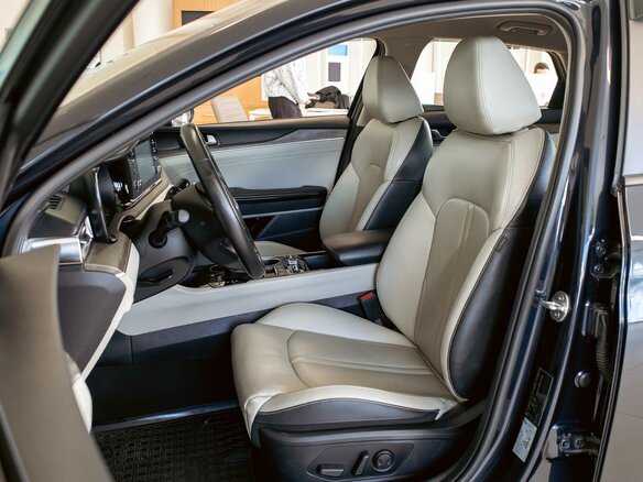 2022 Kia K5 III, синий, 2495000 рублей - вид 10
