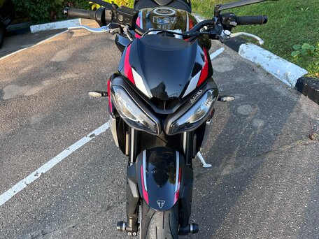 2021 Triumph Street Triple, чёрный, 975000 рублей, вид 2