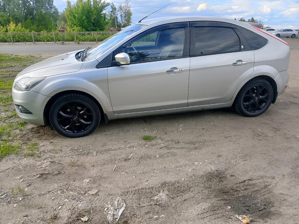 2010 Ford Focus II Рестайлинг, серебристый, 530000 рублей - вид 4