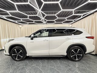 2021 Toyota Crown Kluger, белый, 6399900 рублей, вид 3
