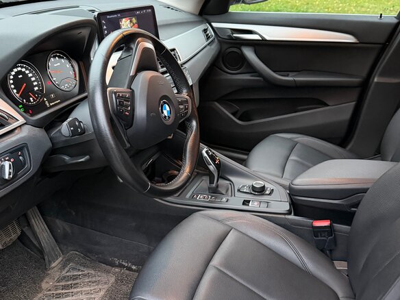 2020 BMW X1 20i xDrive II (F48) Рестайлинг, синий, 3200000 рублей - вид 4