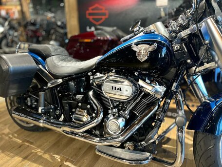 2018 Harley-Davidson Fat Boy, синий, 2400000 рублей, вид 4