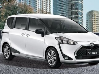 2020 Toyota Sienta II Рестайлинг, серебристый, 1290000 рублей, вид 1