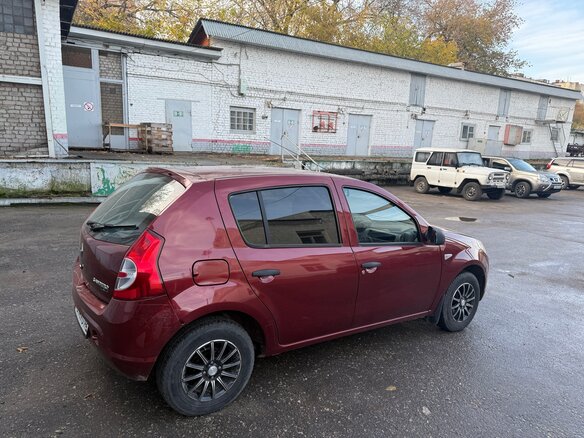 2014 Renault Sandero I, красный, 600000 рублей - вид 4