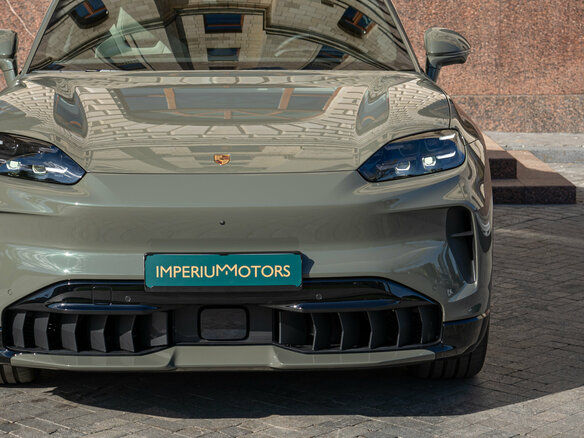 2026 Porsche Cayenne Electric IV, зелёный - вид 3