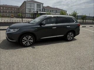 2021 Mitsubishi Outlander III Рестайлинг 3, серый, 3200000 рублей, вид 3