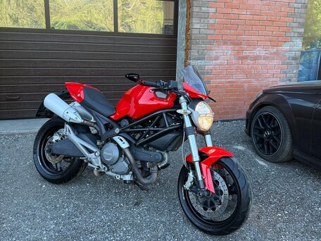 2008 Ducati Monster 696, красный, 420000 рублей, вид 5