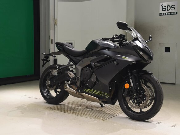 2024 Triumph Daytona 660, чёрный, 760000 рублей