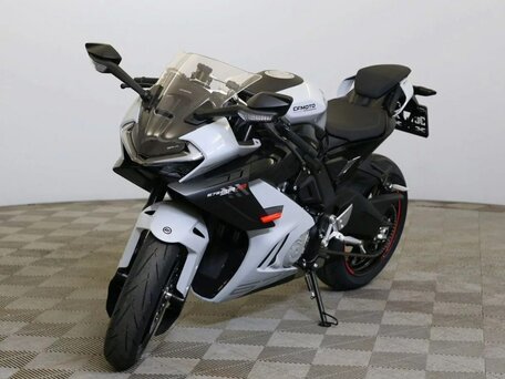 2025 CFMoto 675SR-R, белый, 769410 рублей, вид 1