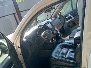 2012 Toyota Land Cruiser 200 Series Рестайлинг 1, белый, 3500000 рублей, вид 5