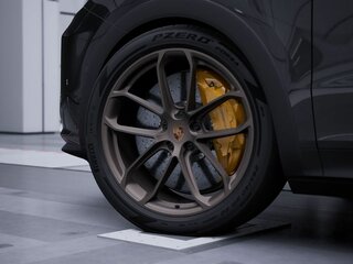 2026 Porsche Cayenne Turbo GT Coupé III Рестайлинг, чёрный, 38000000 рублей, вид 2