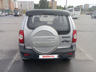 2012 Chevrolet Niva I Рестайлинг, серебристый, 360000 рублей, вид 4