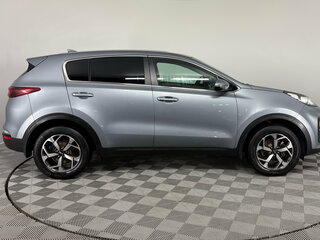 2020 Kia Sportage IV Рестайлинг, серебристый, 2050000 рублей, вид 4