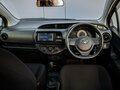 2017 Toyota Vitz III (XP130) Рестайлинг 2, серый, 890000 рублей - вид 5