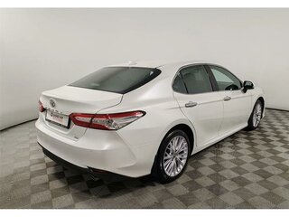 2021 Toyota Camry VIII (XV70), белый, 2890000 рублей, вид 2