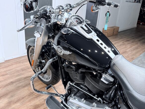 2019 Harley-Davidson Fat Boy, чёрный, 1799000 рублей - вид 17