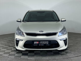 2019 Kia Rio IV, серый, 1399000 рублей, вид 1