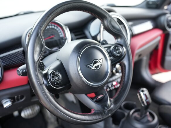 2019 Mini Hatch JCW III (F55/F56) Рестайлинг, красный - вид 12