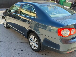 2008 Volkswagen Jetta V, серый, 1999000 рублей, вид 4