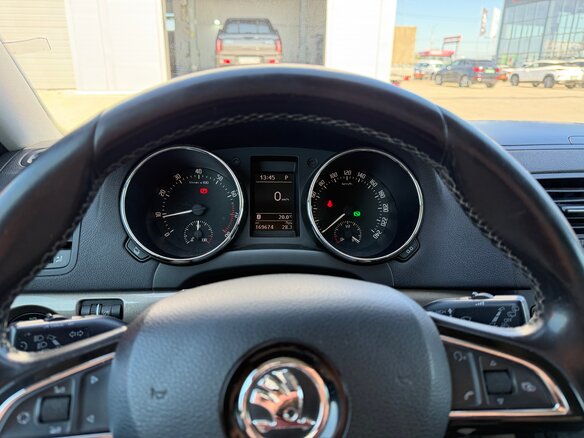 2014 Skoda Yeti I Рестайлинг, красный, 1320000 рублей - вид 9