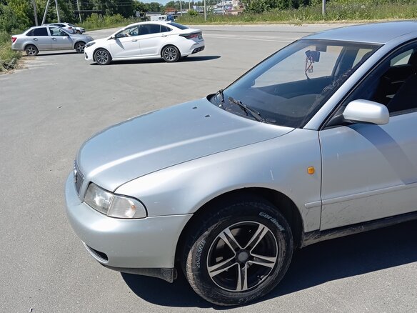 1998 Audi A4 I (B5), серебристый, 238000 рублей - вид 1