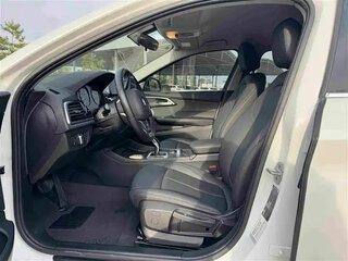 2023 BMW 1 серии 120i III (F52) Рестайлинг, белый, 1700999 рублей, вид 4
