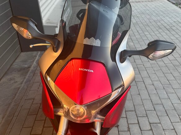 2010 Honda VFR 1200, пурпурный, 700000 рублей - вид 1