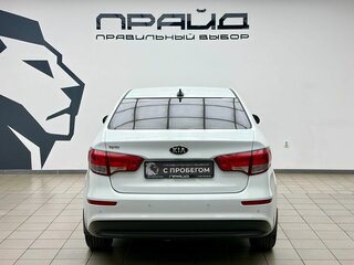 2017 Kia Rio III Рестайлинг, белый, 1200000 рублей, вид 4