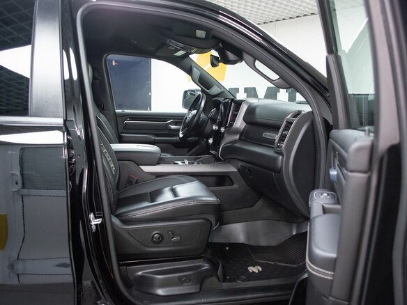 2022 Ram 1500 Crew Cab eTorque V, чёрный, 7999000 рублей - вид 23