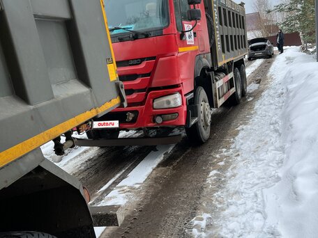 2020 Sinotruk Howo ZZ3327, красный, 2900000 рублей, вид 5