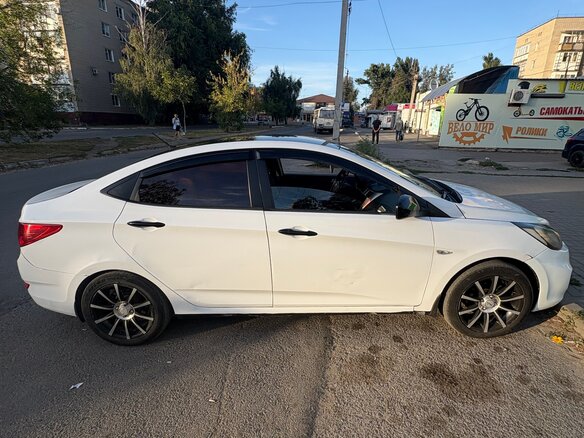 2012 Hyundai Solaris I, белый, 430000 рублей - вид 3